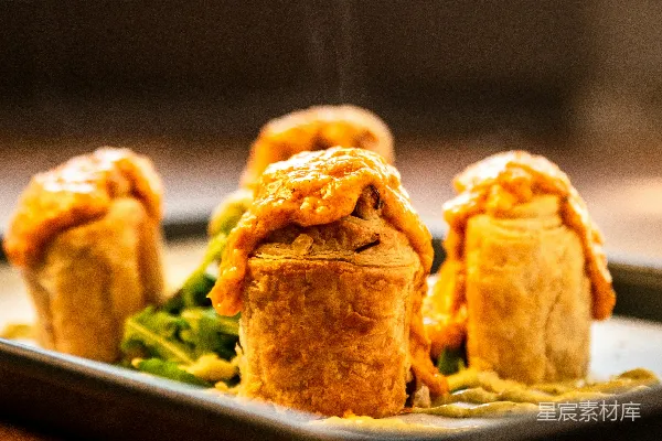 高清摄影 黑托盘上的热食