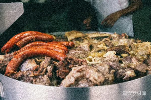 高清摄影 熏肉放在灰色钢架上