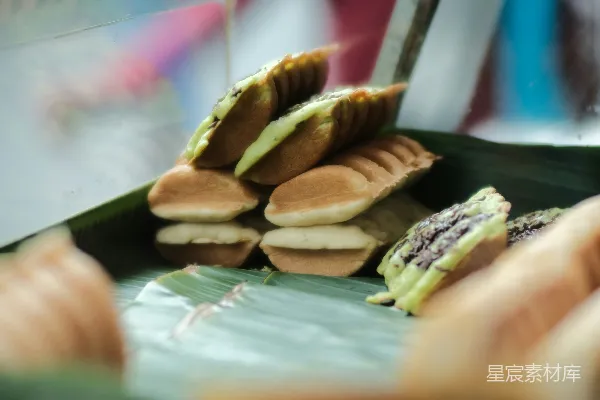 高清摄影 一个手拿着饼干