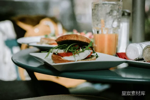 高清摄影 白瓷盘中的汉堡