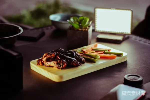 高清摄影 在棕色托盘上烹饪食物