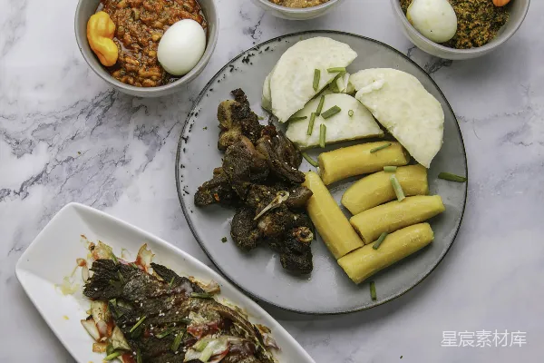 高清摄影 一张桌子上摆放着装有食物的盘子和碗。