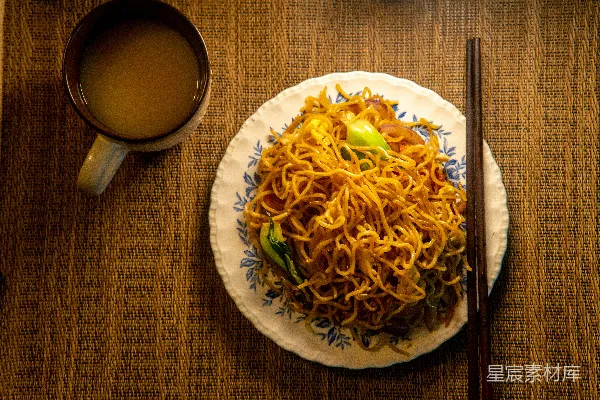 高清摄影 白瓷盘中的意面菜肴