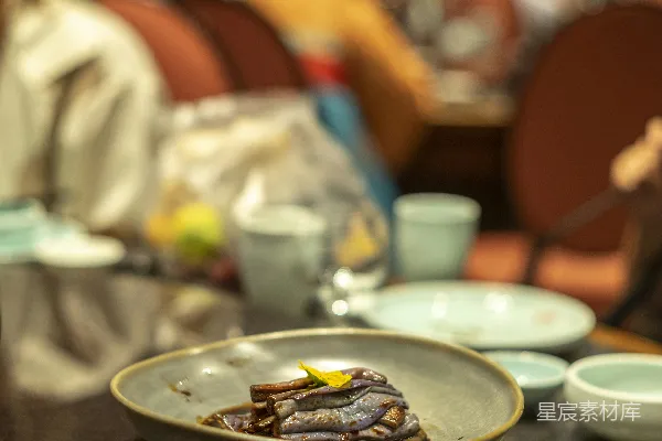 高清摄影 餐厅里摆放的一盘食物。