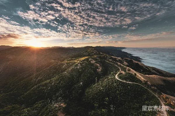 有路通向山顶，夕阳西下