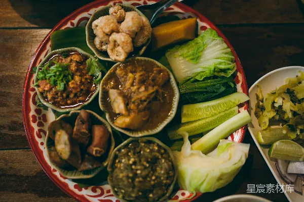 高清摄影 桌子上摆放着的一盘食物