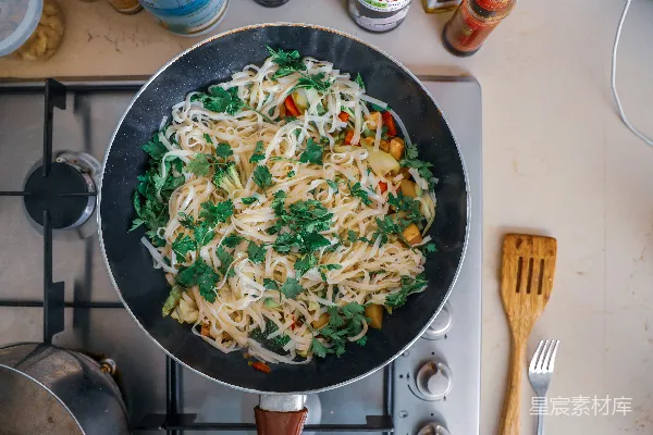 高清摄影 黑色陶瓷碗装 Pasta 碳酸 pasta 盘子