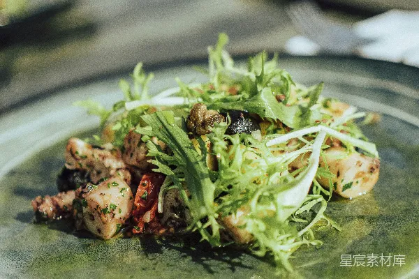 高清摄影 桌子上放着的一盘食物