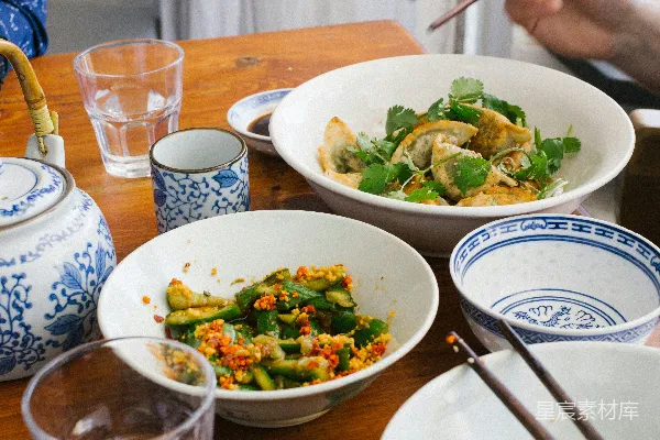 高清摄影 碗中的食物已煮好