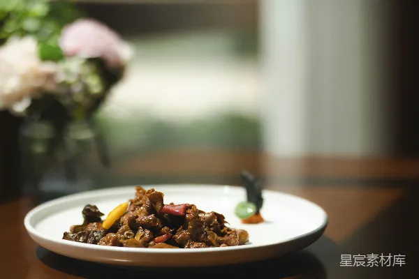 高清摄影 白瓷 plate 上 cooked 食物