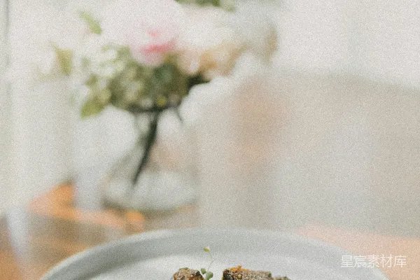 高清摄影 白瓷盘中烹饪食物