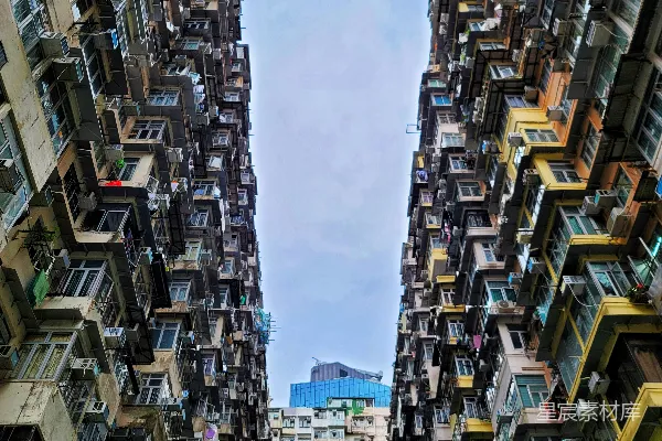 高清摄影 一座有很多窗户的高大建筑物