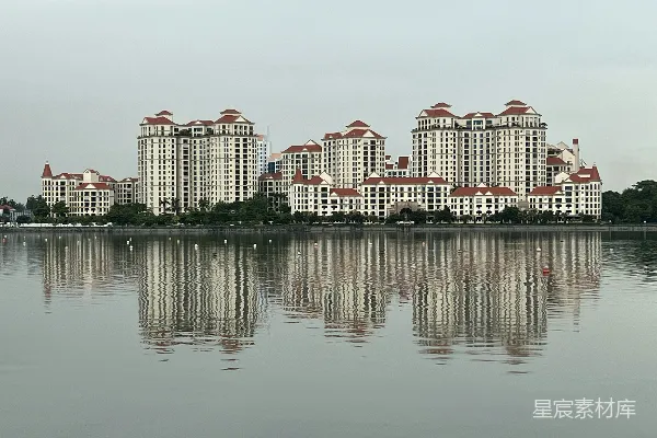 高清摄影 一条河两岸有建筑