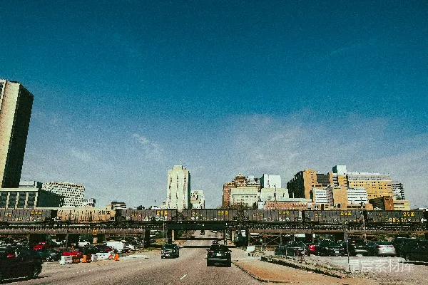 城中有一座桥的景象