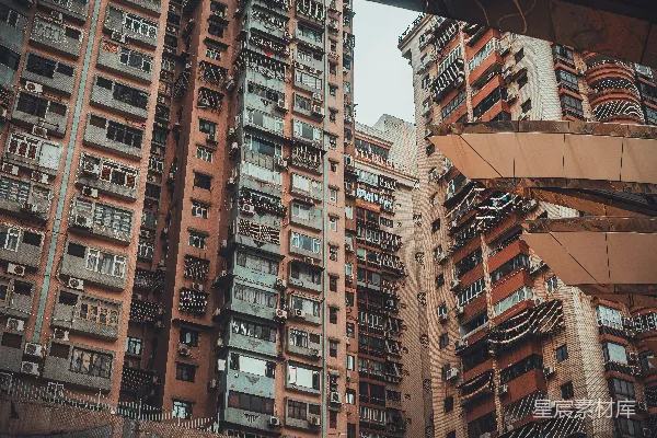 高清摄影 高大密集的居民楼，有许多窗户和空调。