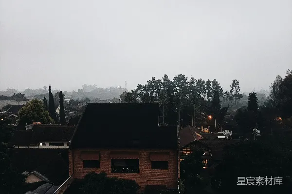 山顶上看的城市景色