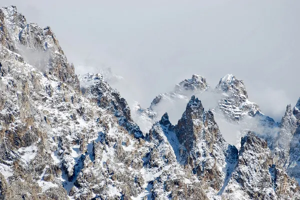 高清摄影 灰白色的雪山