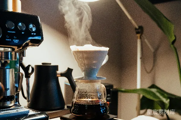 黑色和银色的咖啡机