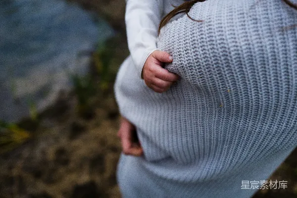 高清摄影 抱着孩子的女人