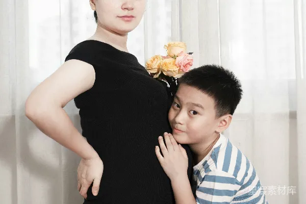 高清摄影 男人和女人牵着对方的手