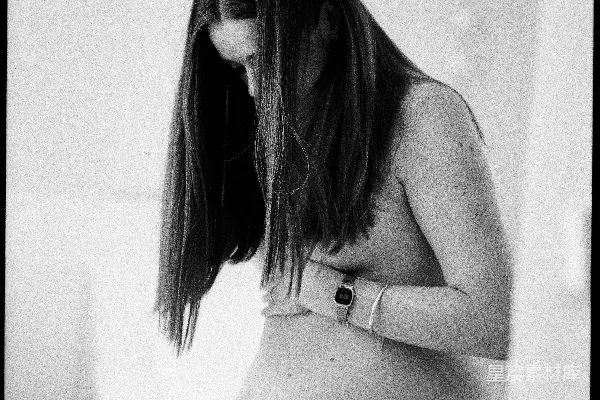 高清摄影 穿着白色内衣和内裤的女人