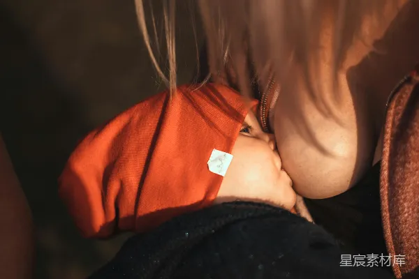 高清摄影 婴儿的橙色针织帽