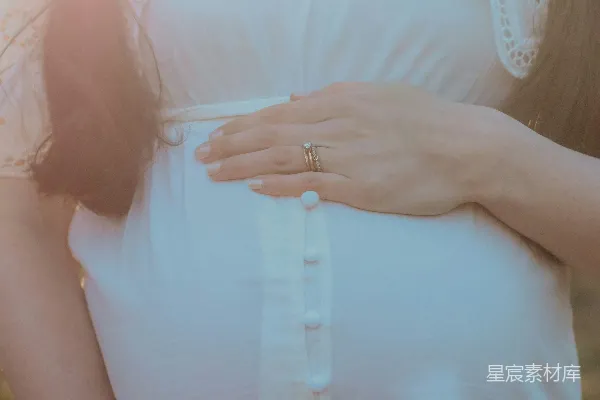 高清摄影 穿白色无袖连衣裙的女人