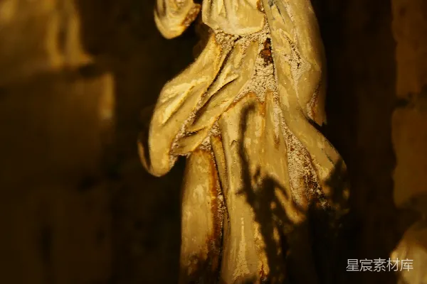 高清摄影 一个穿着外套的人的雕像