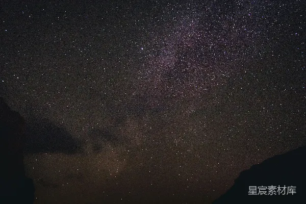 高清摄影 在夜间看到银河系