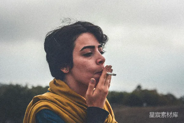高清摄影 吸烟的女人