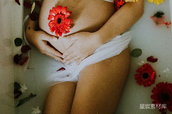 高清摄影 浴缸里的女人