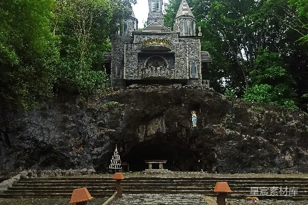 高清摄影 一座带有钟楼的大楼