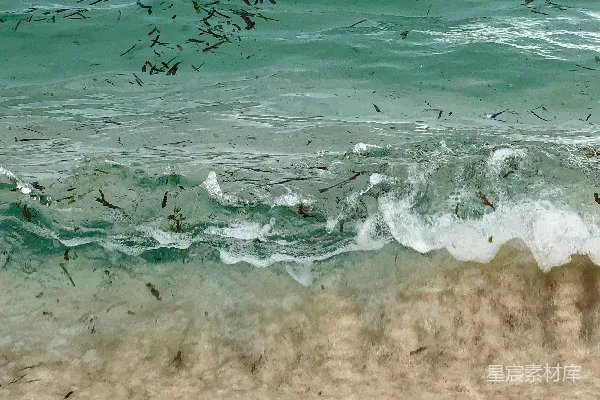 高清摄影 海浪拍打在海滩上