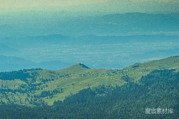 高清摄影 一片树木和山丘构成的风景