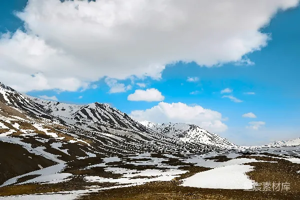 高清摄影 雪山在白云下