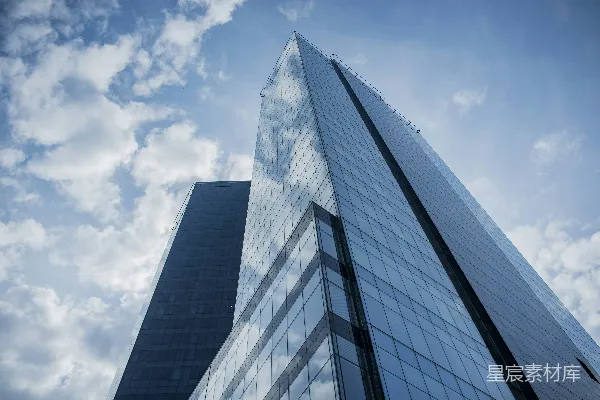 高清摄影 低角度拍摄的高层建筑照片