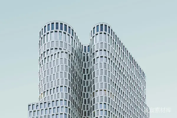 高清摄影 白天在白色天空下的一座混凝土建筑