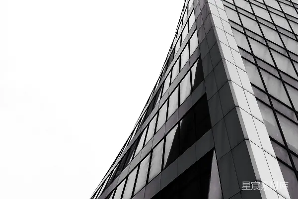 高清摄影 低角度拍摄灰色高层建筑