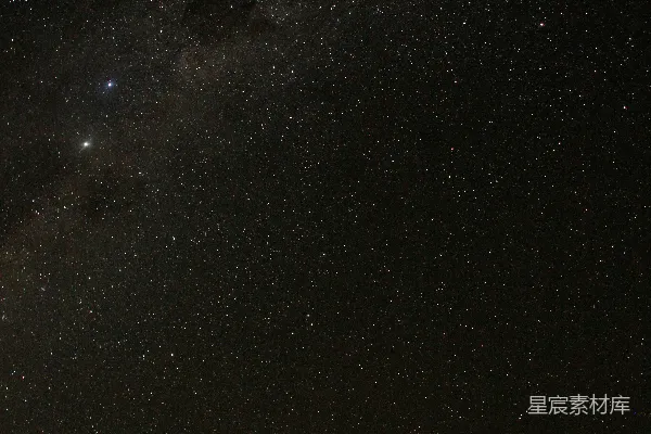 山影下的星空
