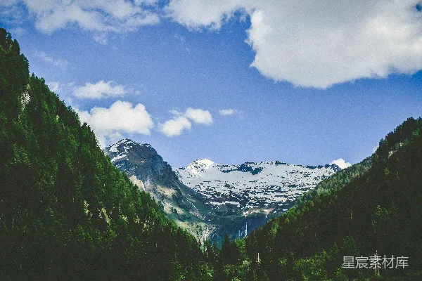 绿山山峰