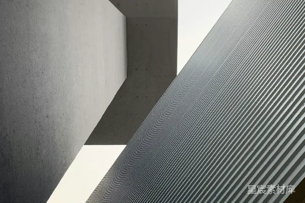 高清摄影 一座建筑物的特写镜头，背景是蓝天。