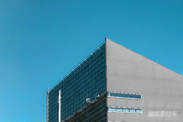高清摄影 白天，蓝天下的黑白混凝土建筑