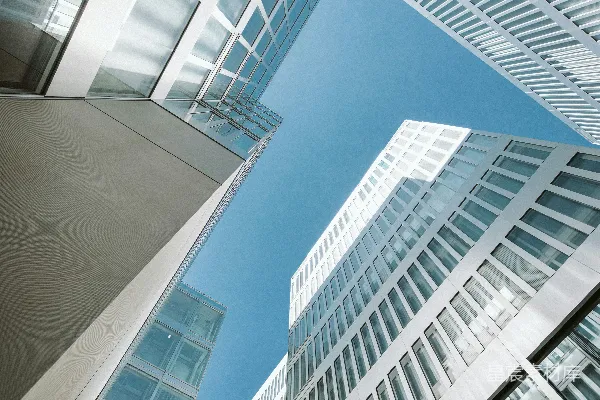 高清摄影 白色和蓝色的混凝土建筑