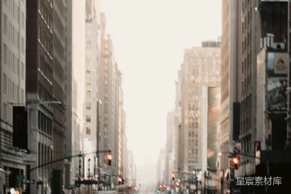 高清摄影 白天，人们在高楼大厦之间的道路上行走。