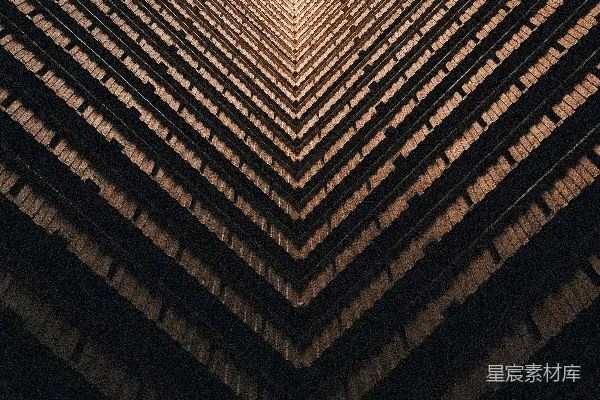 高清摄影 在白天的背景下，棕色建筑的虫眼照片。