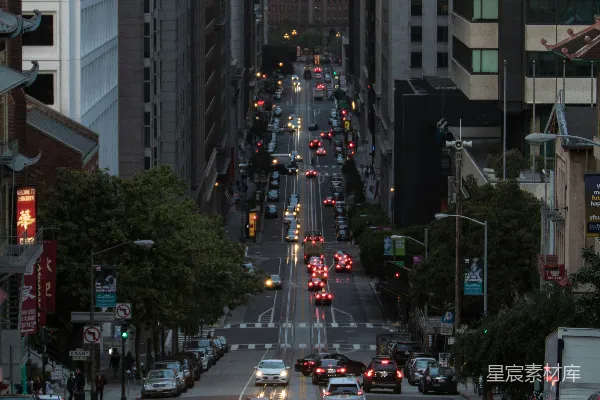 高清摄影 建筑物之间的道路照片