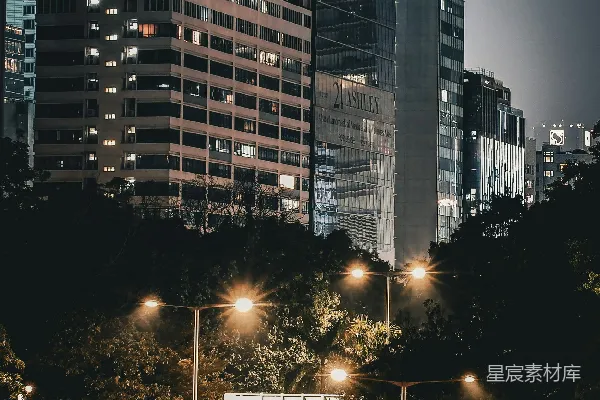 高清摄影 城市夜景与灯火交相辉映，营造出迷人的景象。
