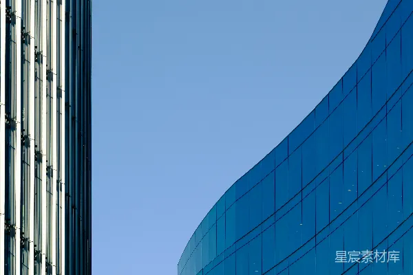 高清摄影 一座高楼紧挨着另一座非常高的建筑。