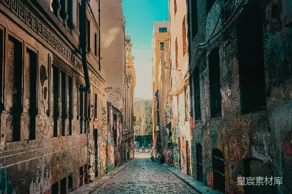 高清摄影 白天，混凝土建筑之间的空旷街道