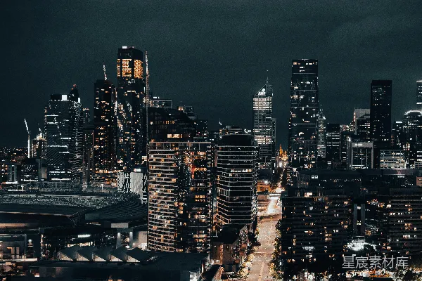 高清摄影 夜幕下城市的一瞥，从一栋高楼的顶端俯瞰。